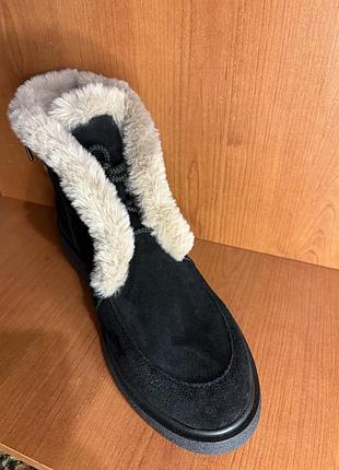 Черевики жіночі зимові ,є 41-43 розміри в наявності, нові.