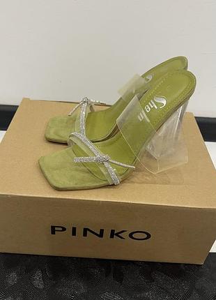 Жіночі босоніжки з прозорим каблуком