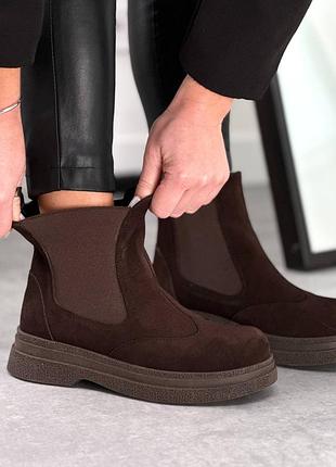 Натуральные замшевые зимние ботинки - челси цвета шоколад