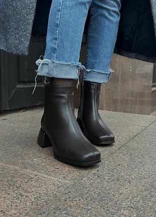 Шоколадні коричневі шкіряні черевики на низькому каблуку з квадратним носком