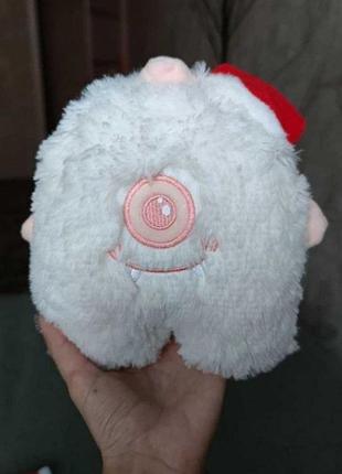 Мягкая игрушка монстрик циклоп в новогоднем колпачке, брелок 20см