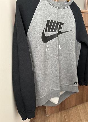 Спортивний світшот від відомого бренду в гарному стані