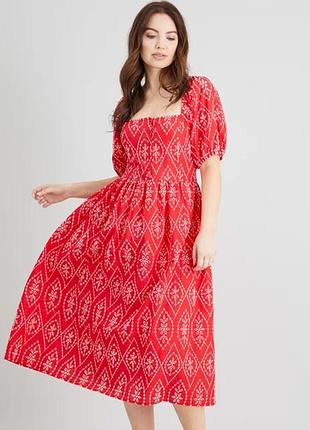Женское миди платье с вышивкой и пышными рукавами