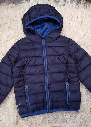 Синяя стеганая куртка