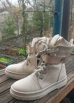 Модные ботинки