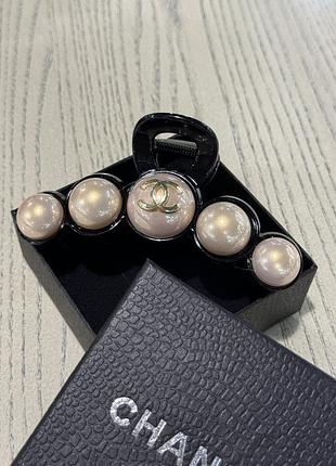 Крабик для волос с логотипом черный с переливающимися жемчужинами