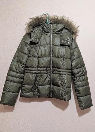 Женская стеганая куртка primark цвета хаки с капюшоном и отделкой из искусственного меха.