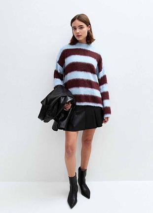 Пухнастий светр в смужку new look