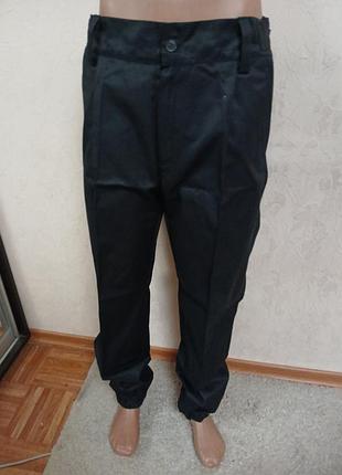 Брюки, штаны мужские, новые, формованные,черного цвета.
