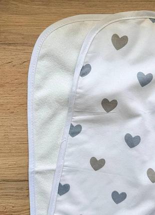 Непромокаемая пеленка поплин/мембрана сердечки бежевые