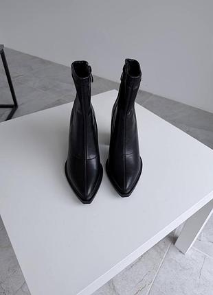 Новинка✨ черные ботильоны, делающие ножку визуально стройнее. 
идеальная модель для тех, кто любит минимализм и комфорт😍