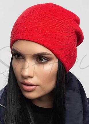 Шапка утепленная сзади сцепленная без отворота украшена стразами leks орбита красный
