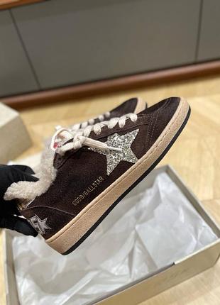 Зимові кросівки жіночі брендові замшеві  з хутром женские кросовки замшевые на меху голден гус