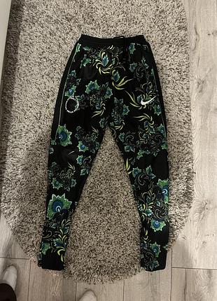 Жіночі штани nike