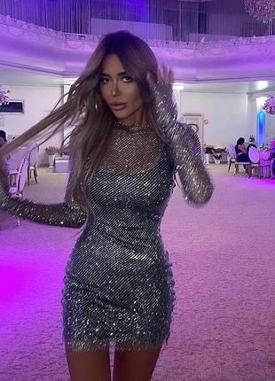 Крутезна жіноча святкова сяюча сукня
