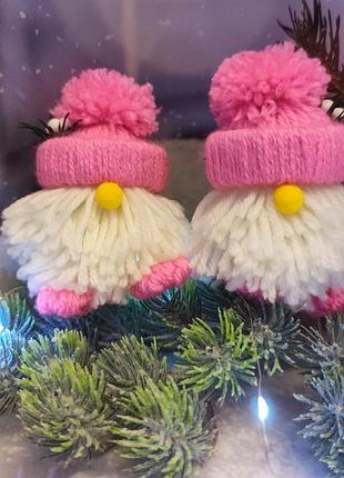 Цена указанная за 1 шт
гноми в рожевих шапочках🤗
елочные украшения.
ручная работа.