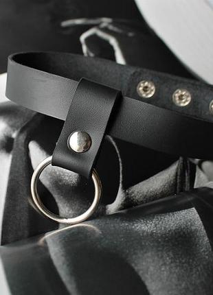 Женский чокер с кольцом кожаный