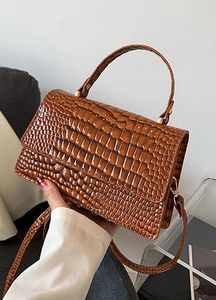 Женская лаковая мини сумочка рептилия, маленькая сумка клатч на плечо крокодил лакированная коричневый