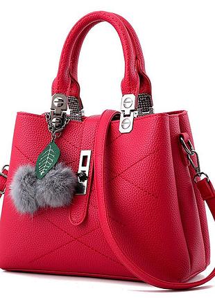 Женская сумка с меховым брелком шариком, небольшая сумочка на плечо для девушек с брелочком красный