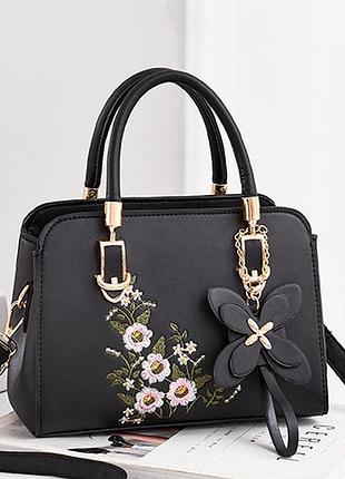 Женская сумочка вышивка цветы на плечо, женская мини сумочка с вышивкой цветочками с брелком черный