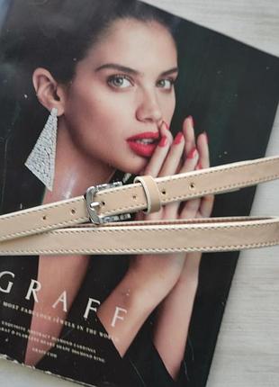 Женский узкий лаковый ремень карамель