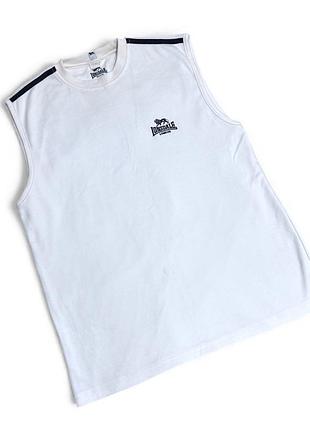 Майка lonsdale білого кольору з логотипом спереду