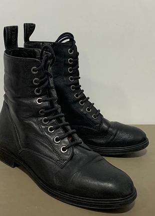 Женские кожаные брендовые демисизонные ботинки в отличном состоянии 37р. 23,5-24см с молнией