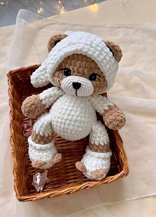 Плюшевый мишка в пижаме