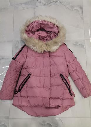 Зимова куртка на дівчинку.