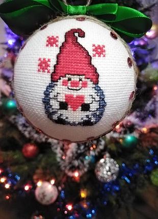 Ялинкова іграшка вишита хрестом