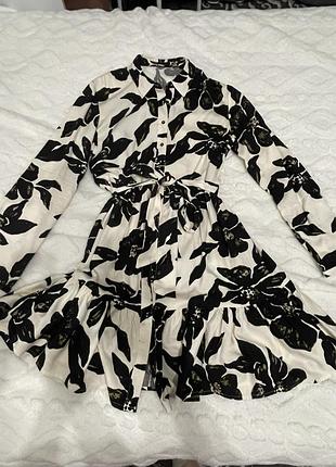 Стильна сукня-сорочка з квітковим принтом