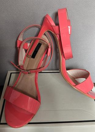 Босоножки женские коралл 39