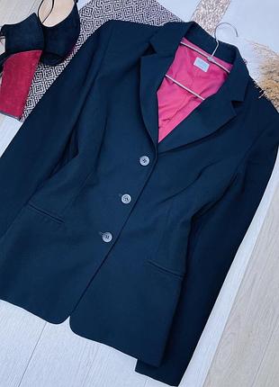 Чорний приталений піджак m піджак класичний жіночий піджак з підплічниками