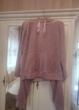 Продаю новий стильний батл костюм розмір піде на 50-52 даже 54 дуже гарно тягнеться на обхват бедер до 120 даже більше обхват груді до 120