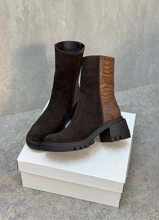 Шкіряні черевики в ексклюзивному алігаторі