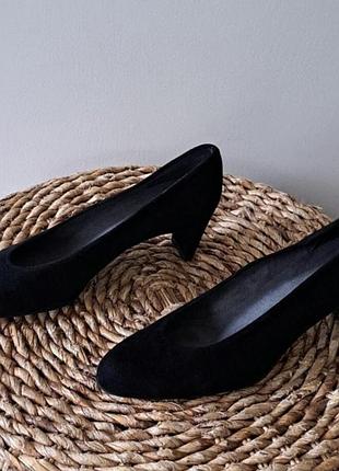 Чорні замшеві туфлі лодочки 36,5 stuart weitzman