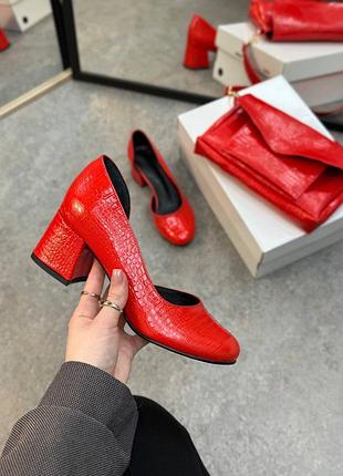 Розкішні коралові шкіряні туфлі крокодил
