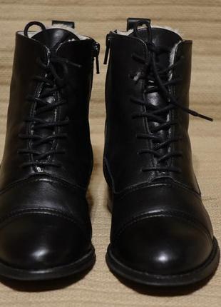 Элегантные утепленные черные кожаные ботинки eram  франция 37 р.( 23,5 см.)