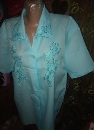 Блузка с вышивкой.