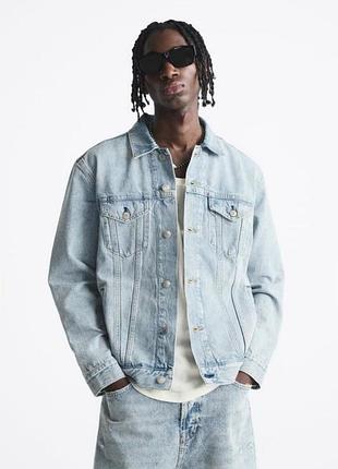 Джинсова куртка zara.