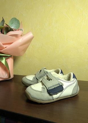 Carter’s 🩶 •есть следы шелушения •размер - 20 длина стельки- 13см.