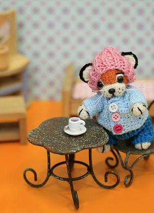 Куколка тигренок с одежками и сумочкой