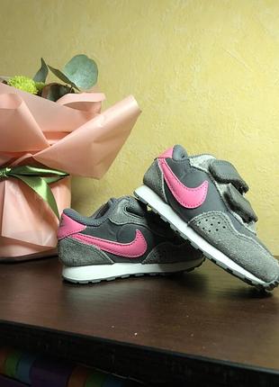 Сірі з рожевим nike 🩷 •розмір - 21 довжина устілки- 13см( факт )