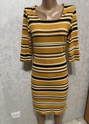 Сукня в смужку