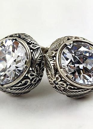 Крупные серебряные серьги с камнем. 925 проба.