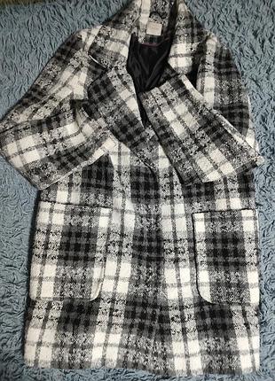 Пальто в клетку черно белое
