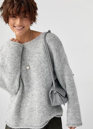 В'язаний мохеровий джемпер із широкими рукавами. теплий светр