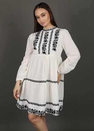 Колоритна сукня вишиванка, українське плаття вишиванка, етно сукня з вишивкою вільна молочна