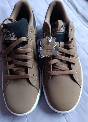 Кросівки чоловічи