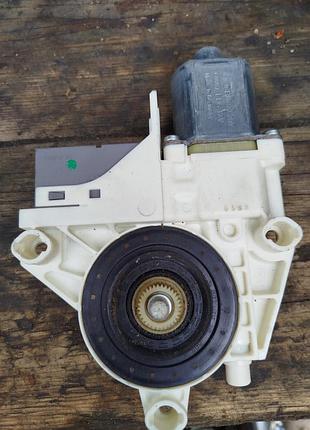 Моторчик склопідйомника задній правий peugeot 407 пежо